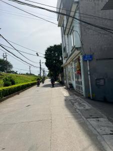 BÁN ĐẤT MẶT PHỐ LIÊN MẠC, 2 THOÁNG, Ô TÔ TRÁNH TRƯỚC CỬA, VIEW SÔNG HỒNG.